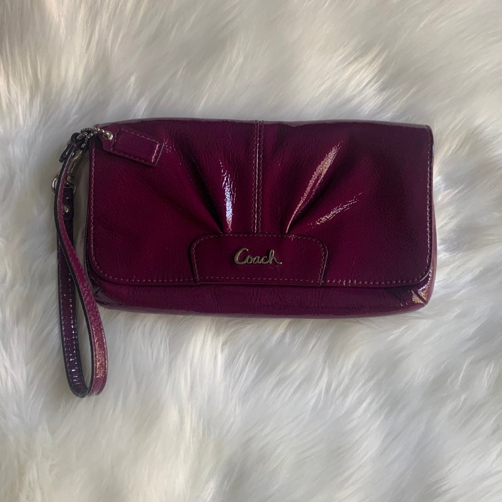 Coach wristlet wallet